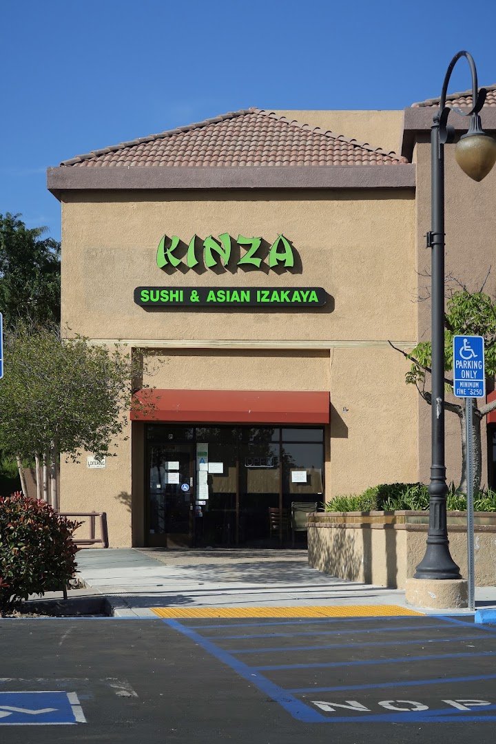 Kinza Sushi and Asian Izakaya dining room.